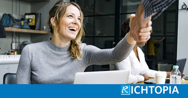 Desktop on being grateful in leadership