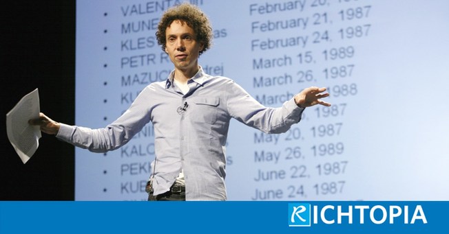Desktop malcolm gladwell giving speech at a seminar room